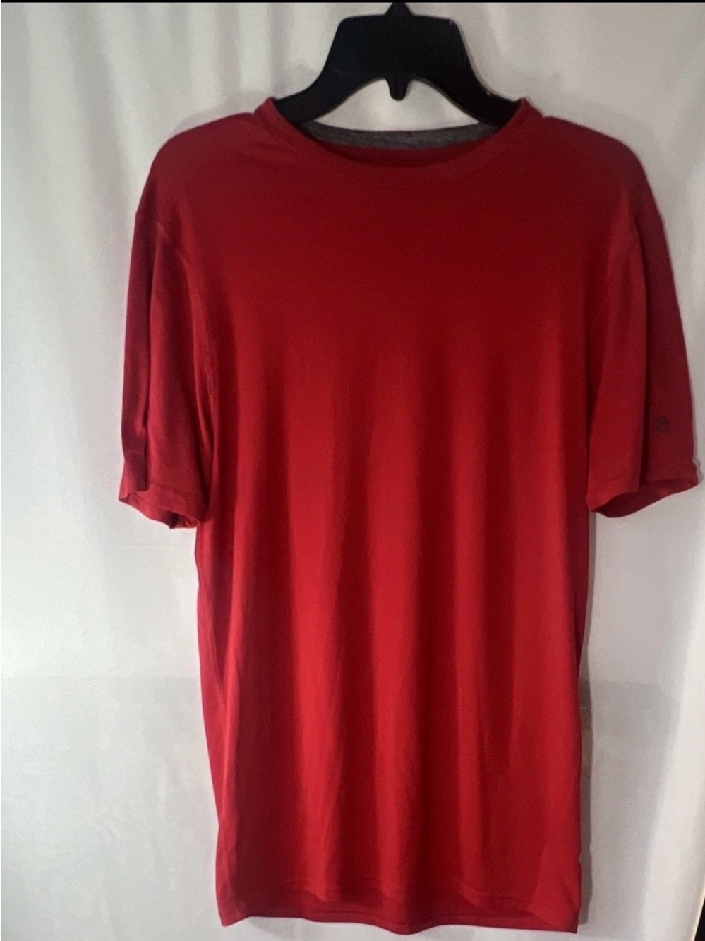 Champion Men's Red Short-Sleeve Crew Neck T-Shirt
